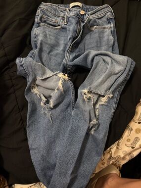 Women’s Distressed Light Blue Ripped Jeans